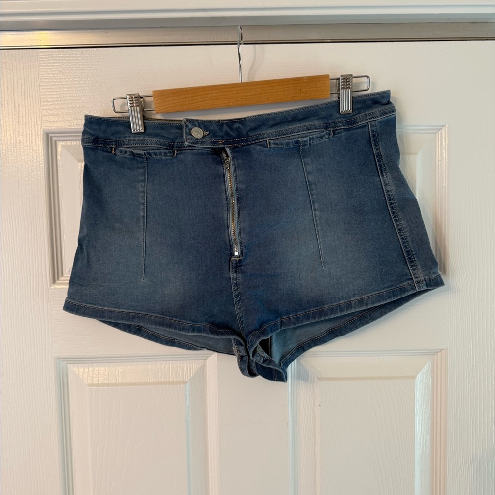 We the Free People booty hot denim shorts size 31